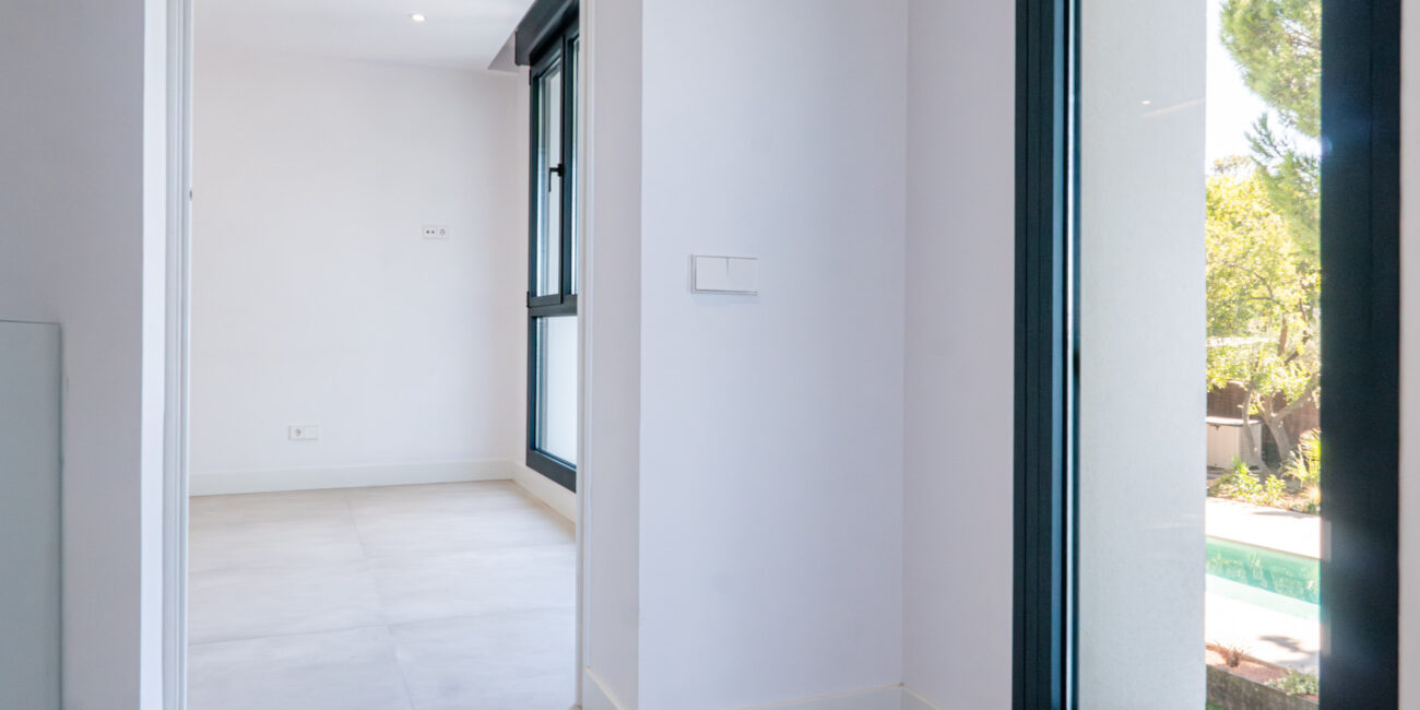 7.⁠ ⁠Habitación principal + baño - Playa de Sitges 23,Boadilla del monte - Inmobhomes - LUDAforRealEstate -11