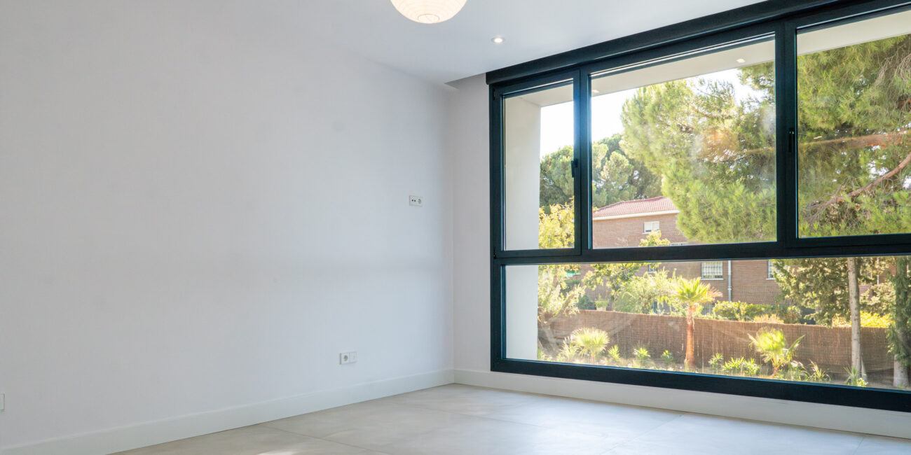 7.⁠ ⁠Habitación principal + baño - Playa de Sitges 23,Boadilla del monte - Inmobhomes - LUDAforRealEstate -4